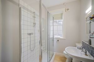 Shower room- click for photo gallery
